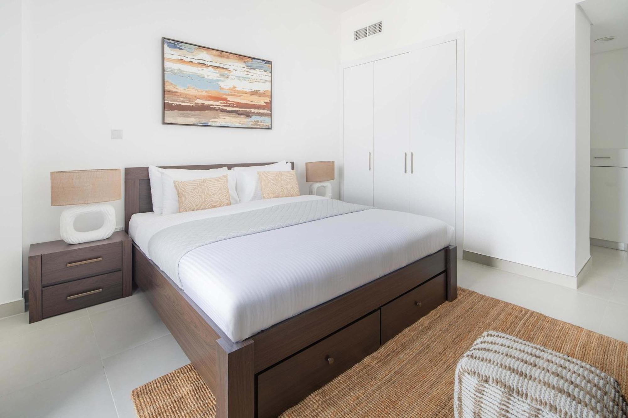 Frank Porter - Pulse C1 Apartment Dubai